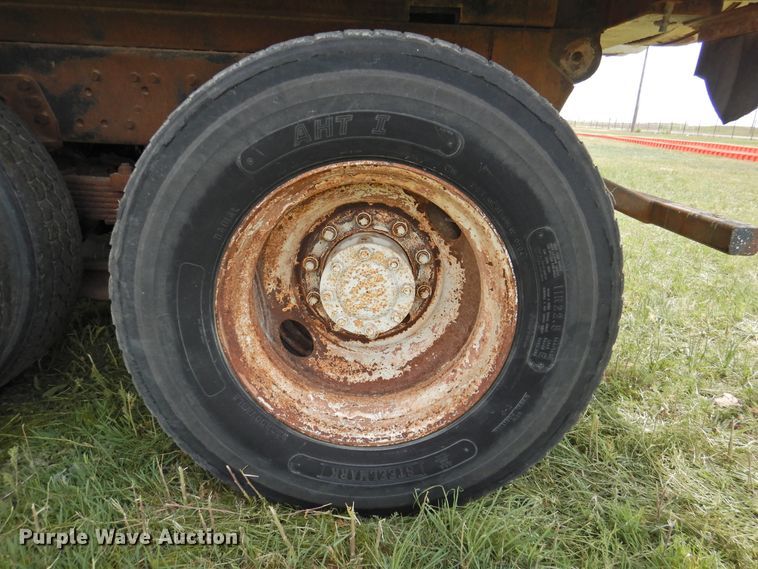 image for item DI0093 1995 Ford L9000 vacuum truck