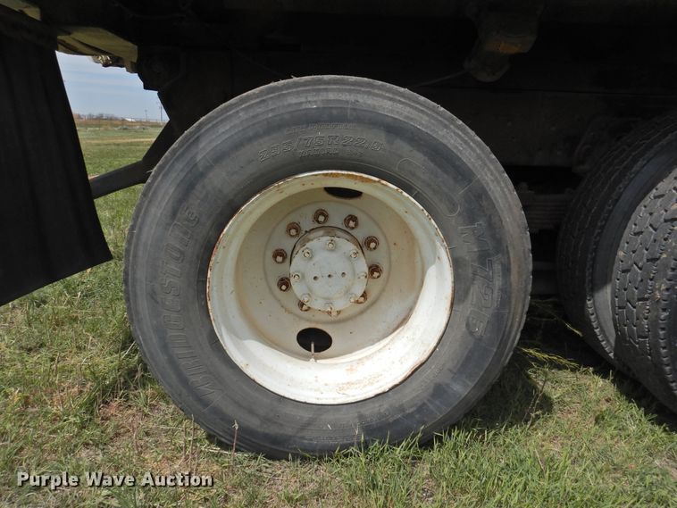 image for item DI0093 1995 Ford L9000 vacuum truck