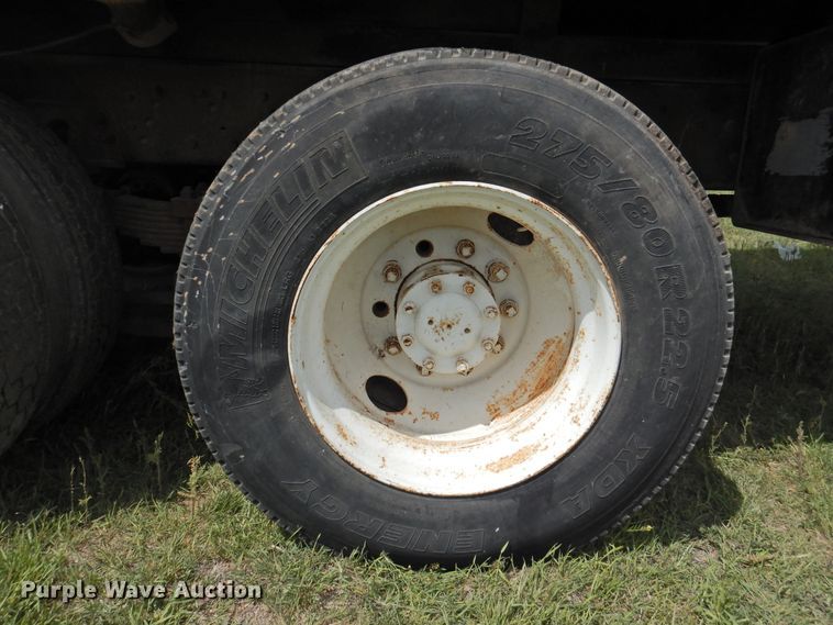 image for item DI0093 1995 Ford L9000 vacuum truck