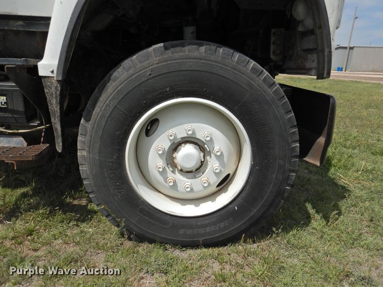 image for item DI0093 1995 Ford L9000 vacuum truck