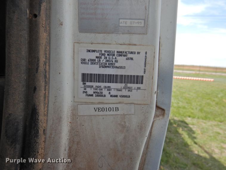 image for item DI0093 1995 Ford L9000 vacuum truck