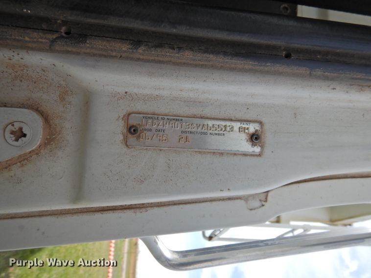 image for item DI0093 1995 Ford L9000 vacuum truck