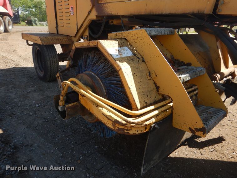 image for item DI2486 Rosco RB48 broom