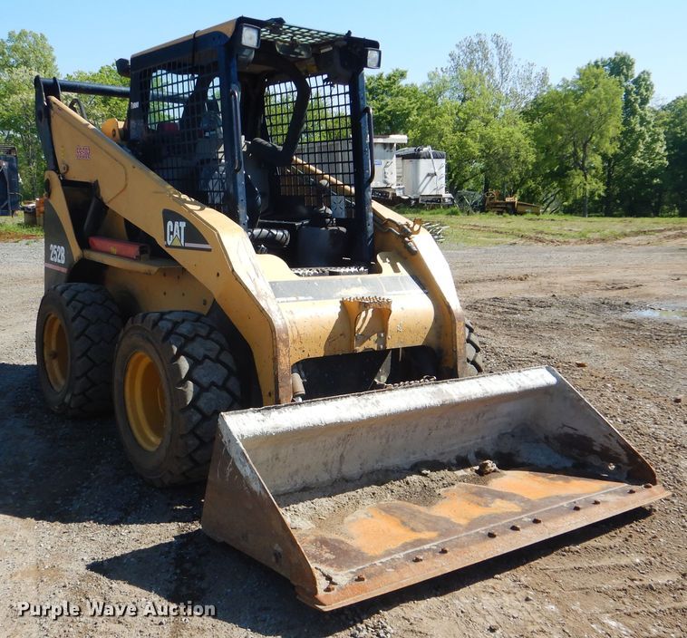 image for item DI2487 2005 Caterpillar 252B  skid steer loader
