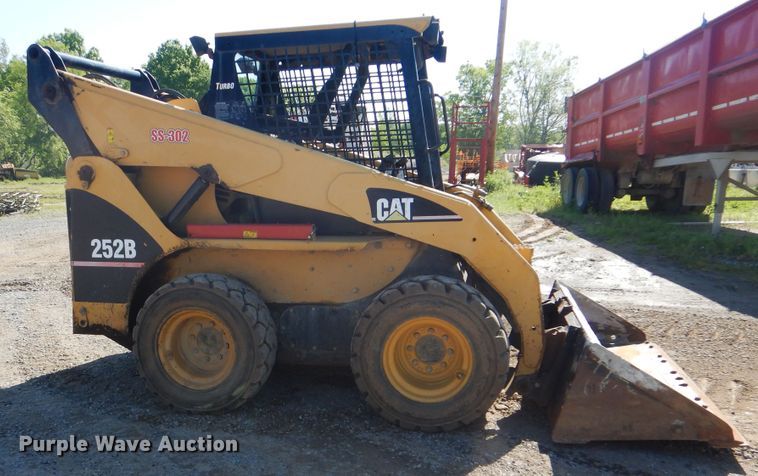 image for item DI2487 2005 Caterpillar 252B  skid steer loader