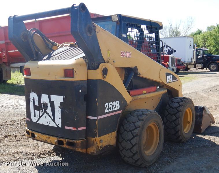 image for item DI2487 2005 Caterpillar 252B  skid steer loader