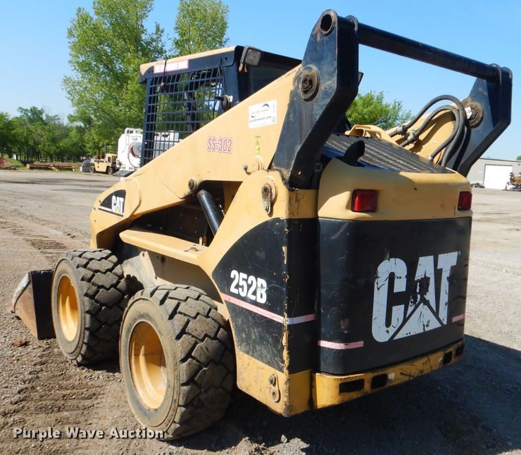 image for item DI2487 2005 Caterpillar 252B  skid steer loader