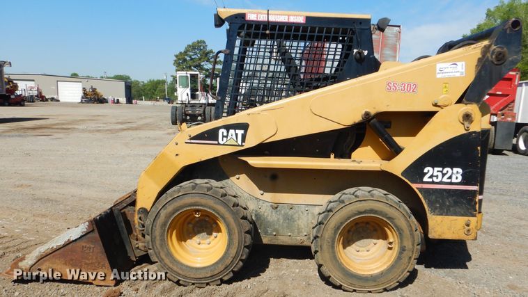 image for item DI2487 2005 Caterpillar 252B  skid steer loader