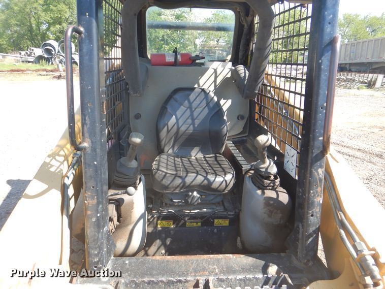 image for item DI2487 2005 Caterpillar 252B  skid steer loader