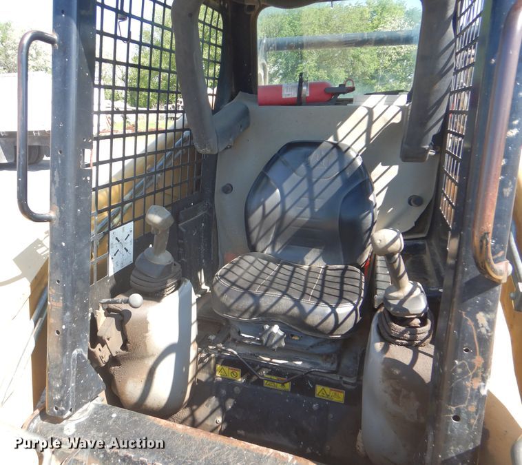 image for item DI2487 2005 Caterpillar 252B  skid steer loader