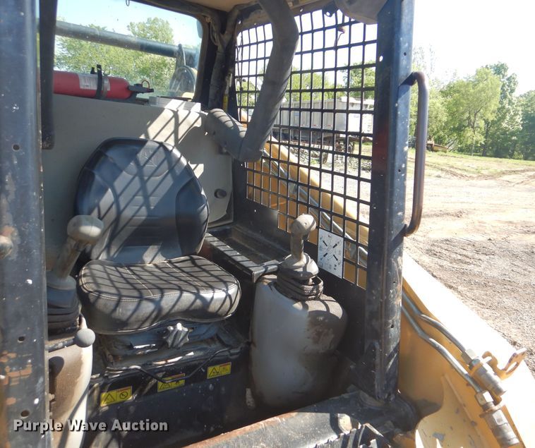 image for item DI2487 2005 Caterpillar 252B  skid steer loader