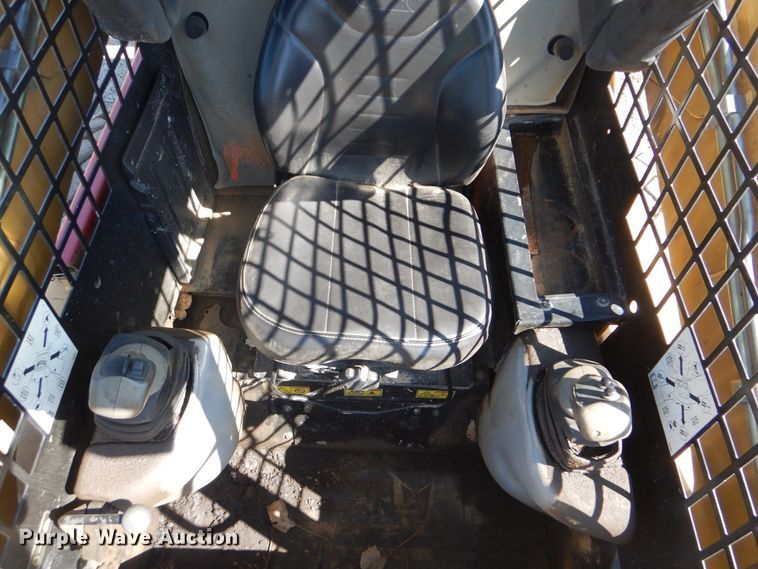 image for item DI2487 2005 Caterpillar 252B  skid steer loader