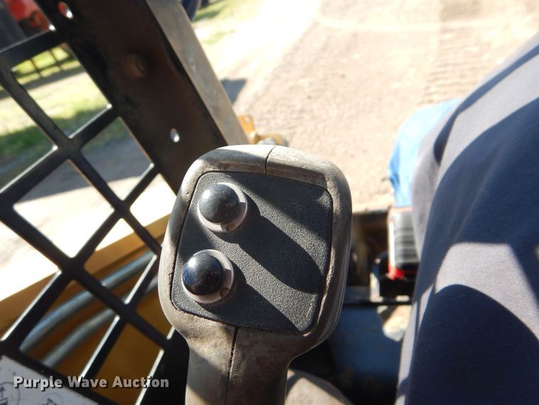 image for item DI2487 2005 Caterpillar 252B  skid steer loader