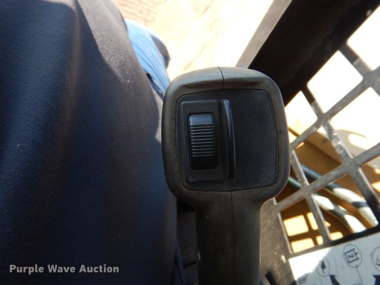 image for item DI2487 2005 Caterpillar 252B  skid steer loader