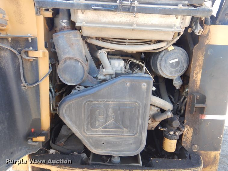 image for item DI2487 2005 Caterpillar 252B  skid steer loader