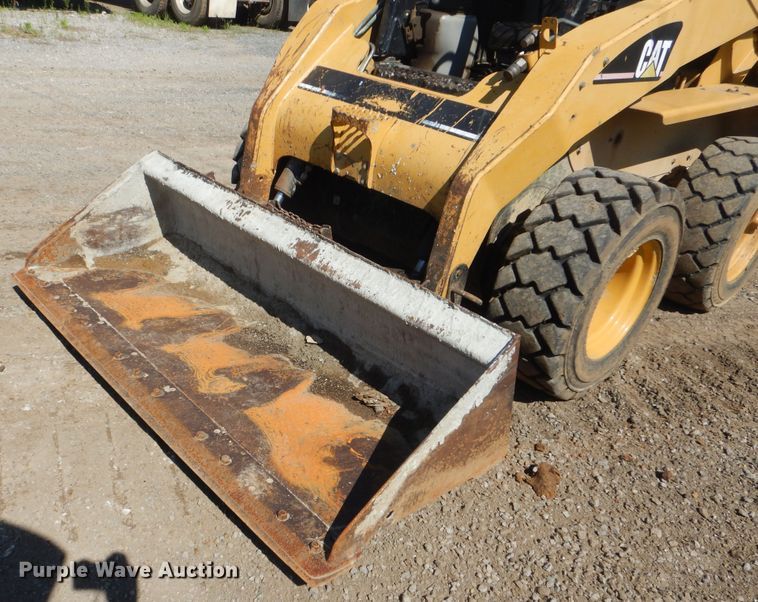 image for item DI2487 2005 Caterpillar 252B  skid steer loader