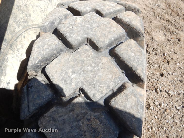 image for item DI2487 2005 Caterpillar 252B  skid steer loader