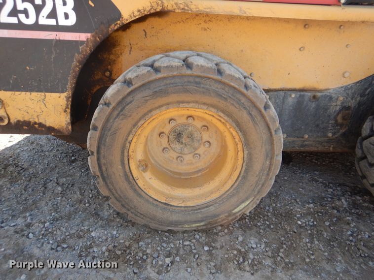 image for item DI2487 2005 Caterpillar 252B  skid steer loader