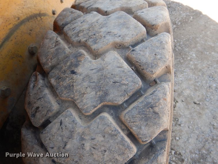 image for item DI2487 2005 Caterpillar 252B  skid steer loader