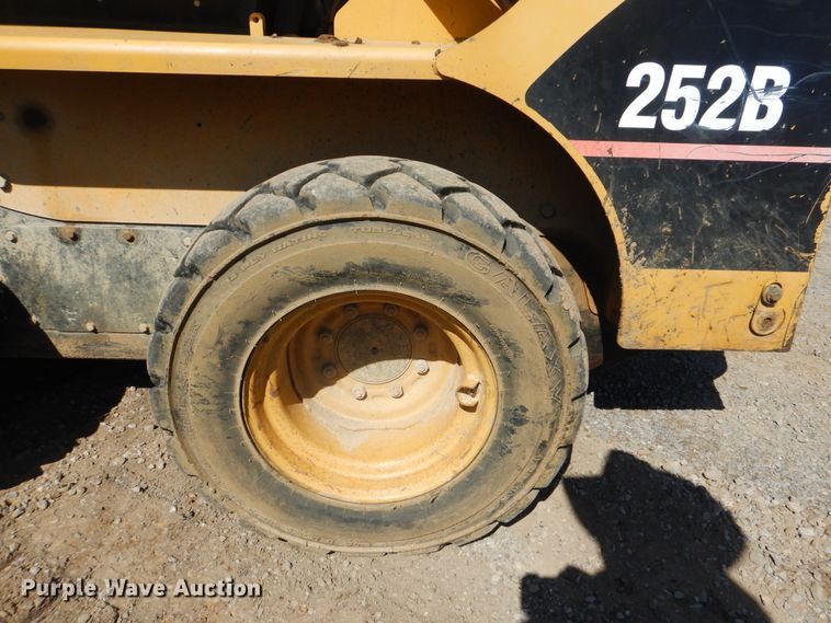 image for item DI2487 2005 Caterpillar 252B  skid steer loader