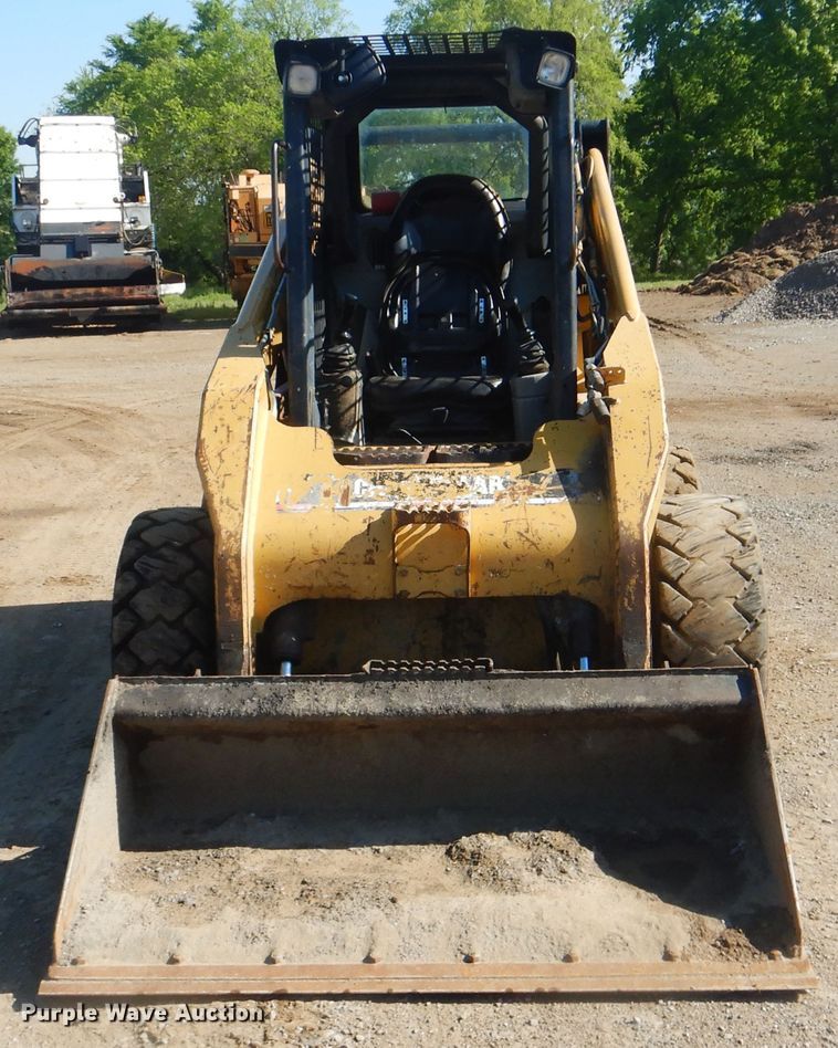 image for item DI2488 2002 Caterpillar 262  skid steer loader