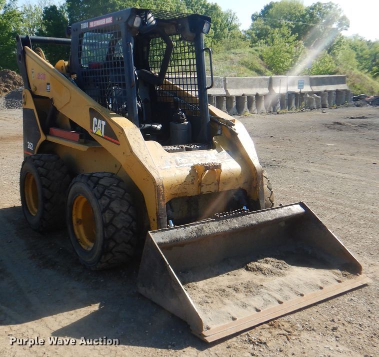 image for item DI2488 2002 Caterpillar 262  skid steer loader