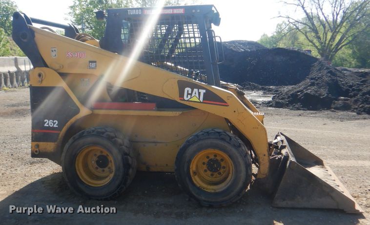 image for item DI2488 2002 Caterpillar 262  skid steer loader