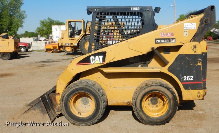 image for item DI2488 2002 Caterpillar 262  skid steer loader