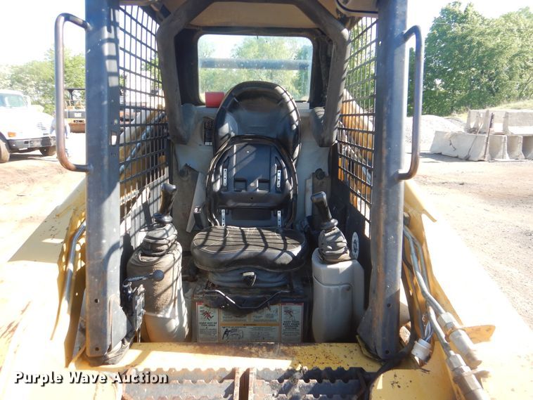 image for item DI2488 2002 Caterpillar 262  skid steer loader