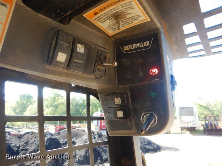 image for item DI2488 2002 Caterpillar 262  skid steer loader