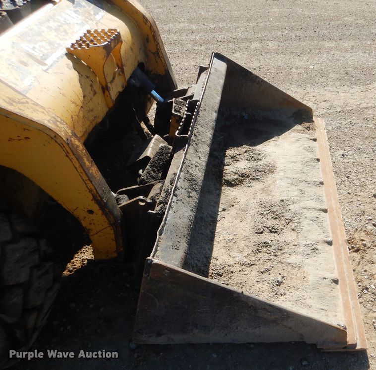 image for item DI2488 2002 Caterpillar 262  skid steer loader