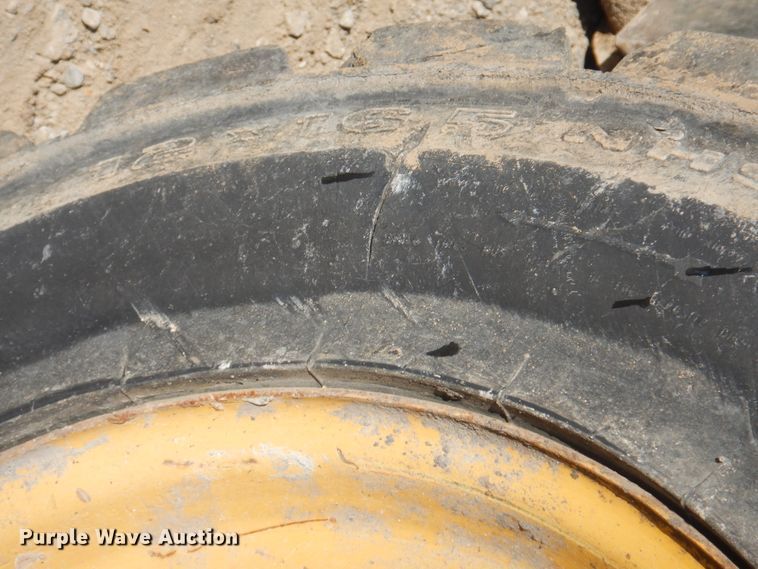 image for item DI2488 2002 Caterpillar 262  skid steer loader