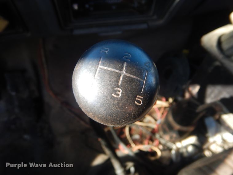 image for item DI2490 1993 Ford F700 oil distributor truck