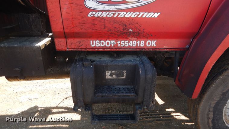 image for item DI2490 1993 Ford F700 oil distributor truck