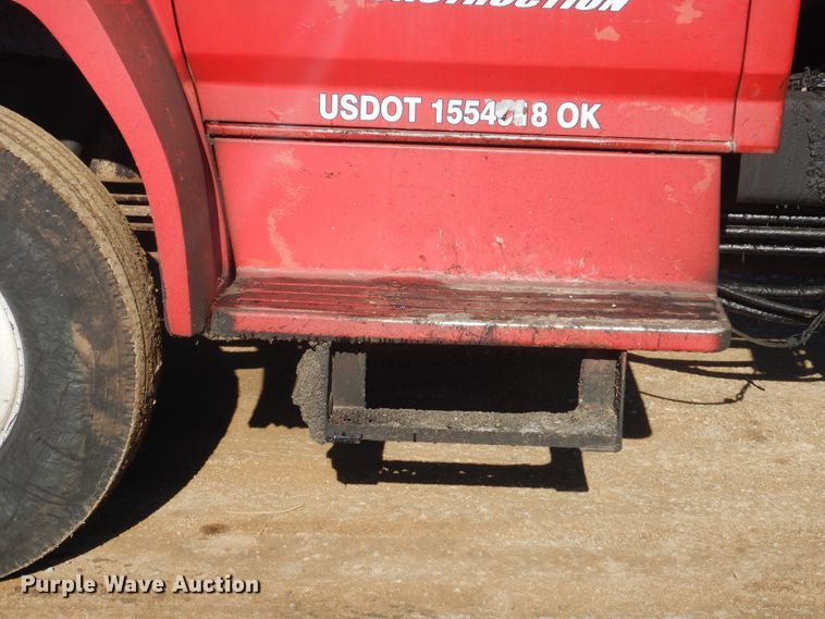 image for item DI2490 1993 Ford F700 oil distributor truck