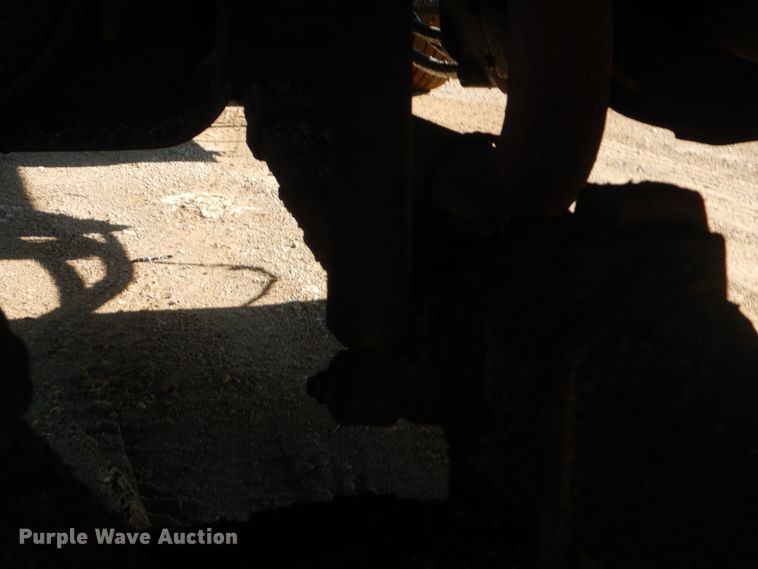 image for item DI2490 1993 Ford F700 oil distributor truck