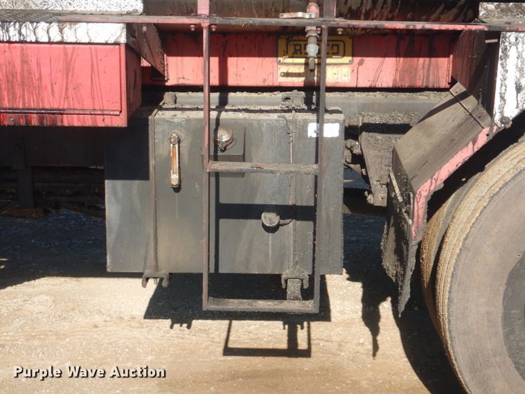 image for item DI2490 1993 Ford F700 oil distributor truck