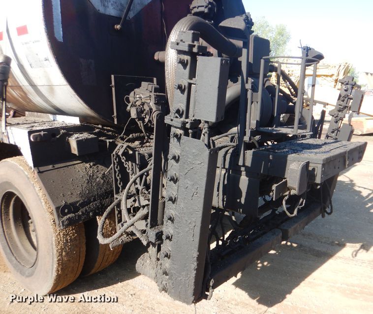 image for item DI2490 1993 Ford F700 oil distributor truck