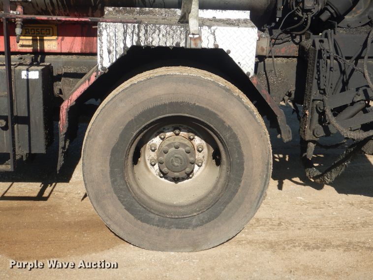 image for item DI2490 1993 Ford F700 oil distributor truck