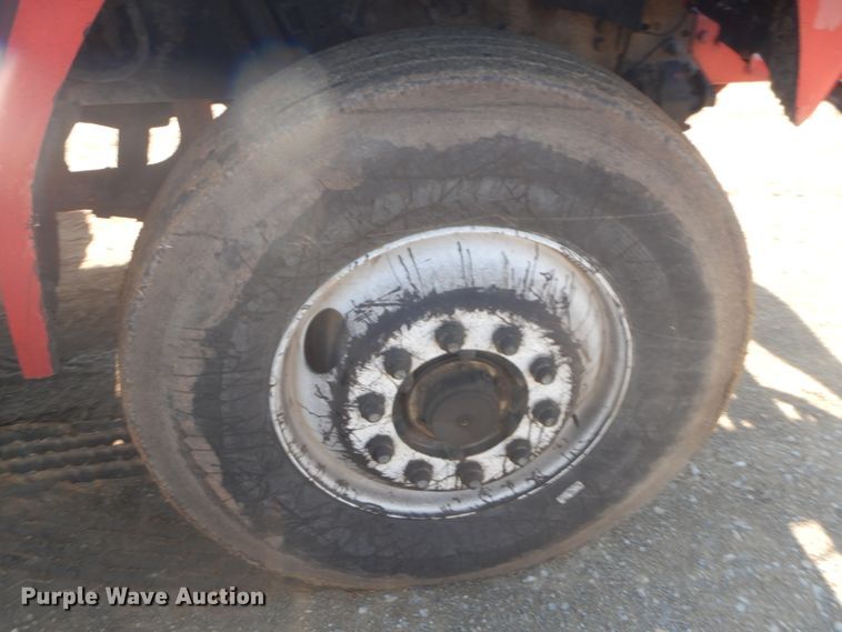 image for item DI2490 1993 Ford F700 oil distributor truck