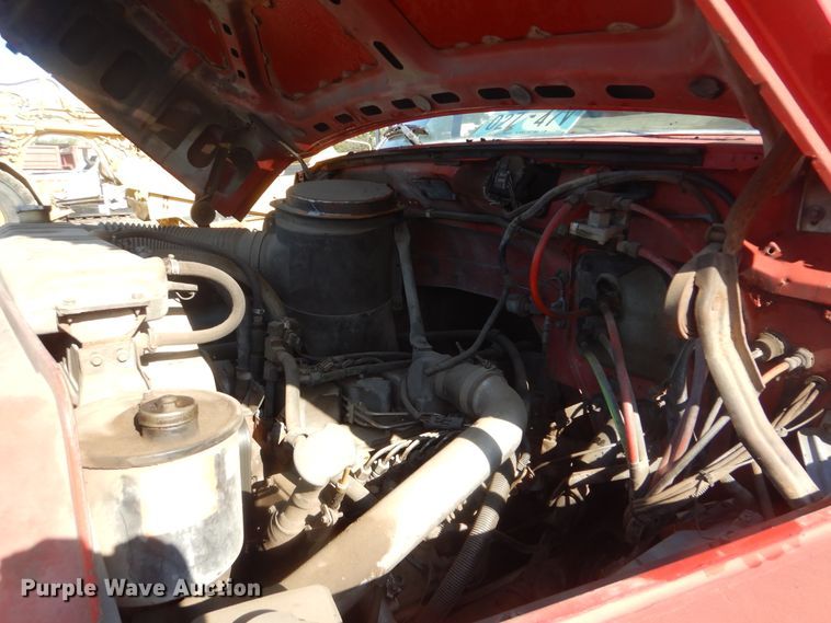 image for item DI2490 1993 Ford F700 oil distributor truck