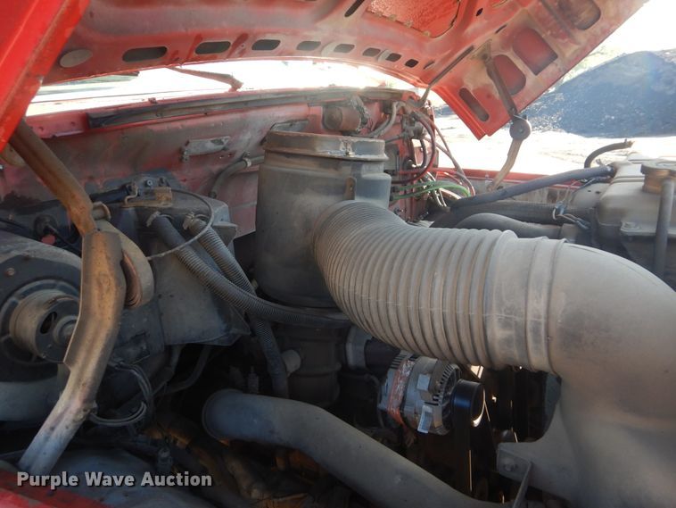 image for item DI2490 1993 Ford F700 oil distributor truck