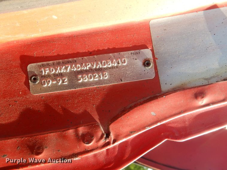 image for item DI2490 1993 Ford F700 oil distributor truck