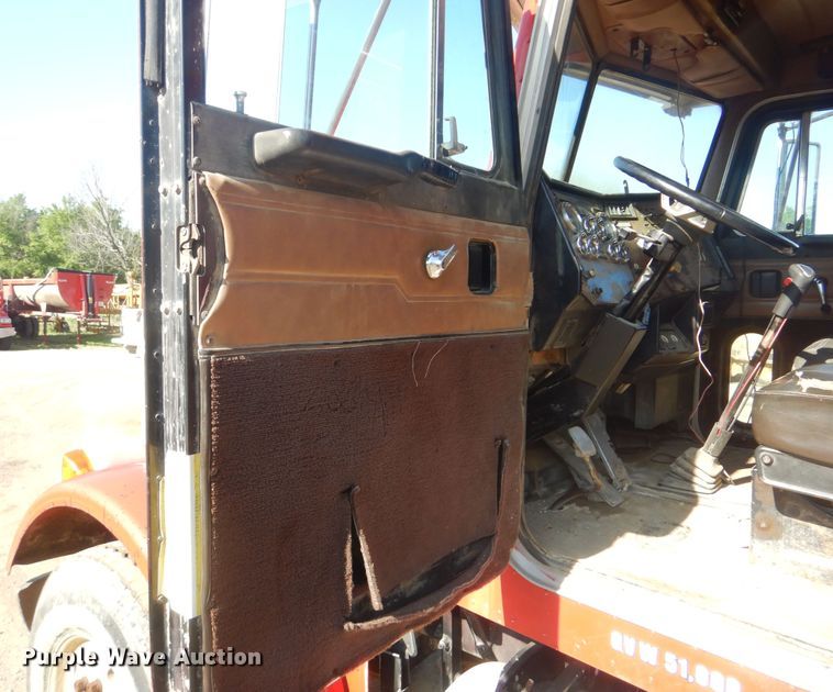 image for item DI2491 1997 Peterbilt 357 dump truck