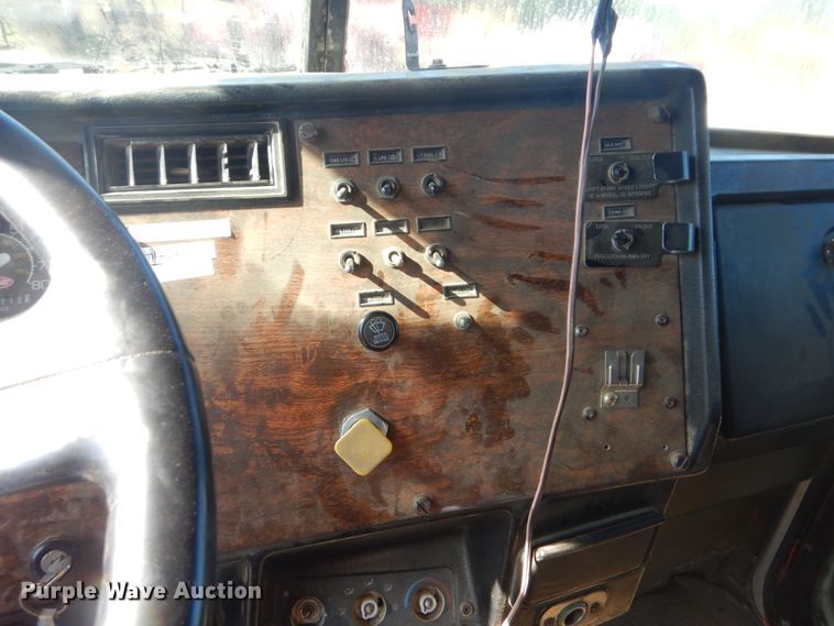 image for item DI2491 1997 Peterbilt 357 dump truck