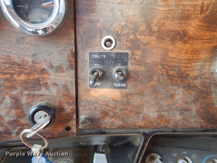 image for item DI2491 1997 Peterbilt 357 dump truck