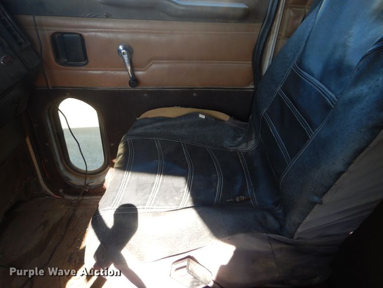 image for item DI2491 1997 Peterbilt 357 dump truck