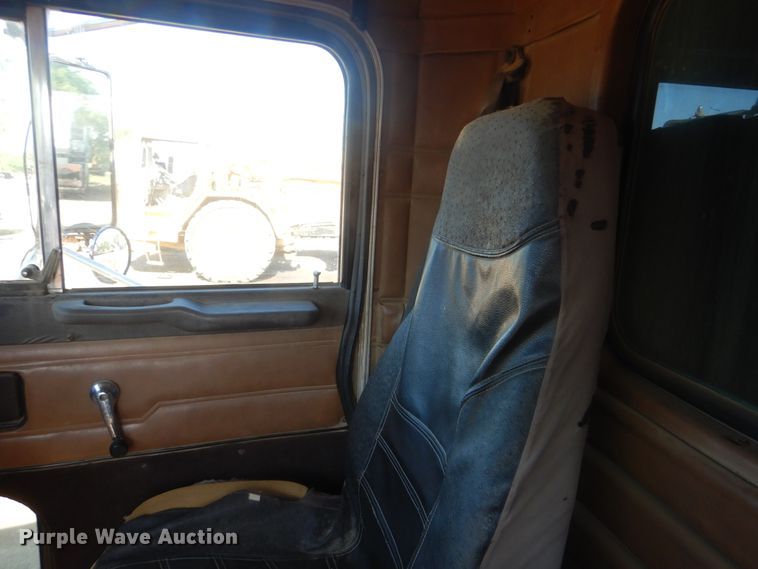 image for item DI2491 1997 Peterbilt 357 dump truck