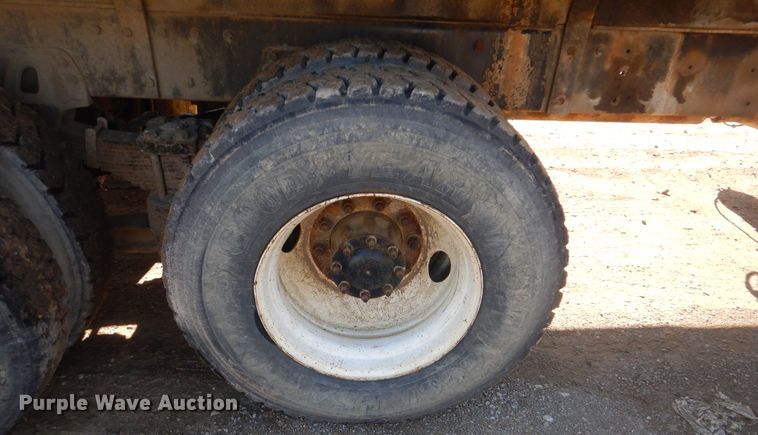 image for item DI2491 1997 Peterbilt 357 dump truck