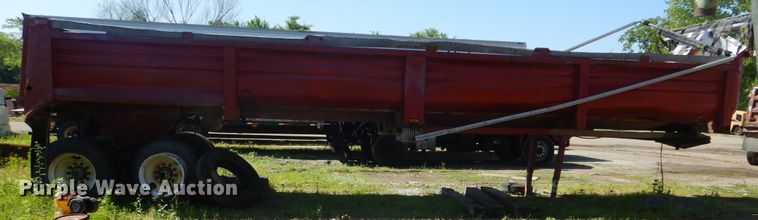 image for item DI2492 1999 Steco end dump trailer